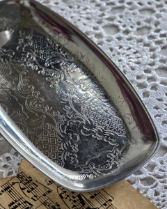 Bandeja de Metal Plateada de Estilo Vintage, Diseño Atemporal para Servir Alimentos, Decoración de Mesa, Tamaño, Forma y Color Personalizables - Product Image 3