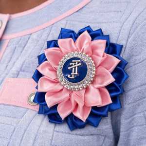 เข็มกลัดดอกไม้ผ้าซาติน JJOA สำหรับชมรมแจ็คแอนด์จิลล์ ประดับด้วยเข็มกลัดผ้าซาติน เครื่องประดับตกแต่งเสื้อผ้าสไตล์กรีก ของขวัญสำหรับสมาชิก - Product Image 5