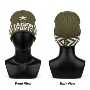 Gorro de Invierno para Mujer, Estilo Cheerleading, Tejido Acrílico Suave GSM, Diseño Jacquard en Blanco y Negro, Logotipo Personalizado Bordado, Ajuste Elástico y Cálido - Product Image 4