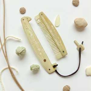 Peigne pliant en os de buffle sculpté à la main de 5 pouces, peigne de poche de style vintage, peigne tribal fait main, accessoire de toilettage de voyage, idée cadeau - Product Image 1