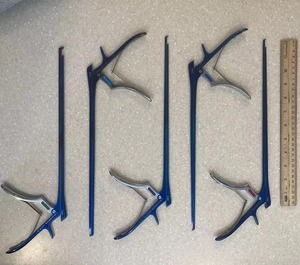 Ensemble de 5 instruments chirurgicaux pour la colonne vertébrale Kerrison Rongeurs 2026, disponibles en deux couleurs, certifiés CE, Salaar Industry - Product Image 1