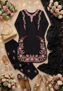 Traje Farshi Clásico de Seda Romana Pesada Bordada de AARIKA TEXTILE con Pantalón a Juego y Dupatta de Georgette Sintética, Ropa Étnica Tradicional - Product Image 6