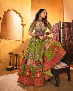 Lehenga Choli Reversible Verde Bandhani, Muselina de Algodón Pesado Bordada, Traje Tradicional Indio para Bodas, Fiestas y Diwali - Product Image 3