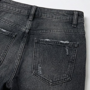 Shorts de mezclilla para mujer de cintura media, estilo boyfriend, desgastados, con rotos y lavados, excelente para verano, uso casual y formal, con estilo. - Product Image 5