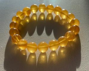 Bracelet élastique artisanal en résine marbrée ambre, perles rondes épaisses, bijoux pour femme - Product Image 5