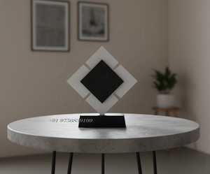 Trophée géométrique moderne en résine acrylique noir et blanc avec base en bois noir pour la reconnaissance d'entreprise et les événements - Product Image 2