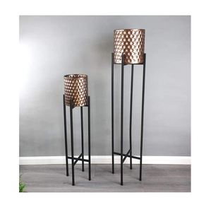 Jardinières en métal uniques pour la décoration de la maison et du jardin, disponibles en différentes tailles et finitions, pots et jardinières à fleurs - Product Image 2