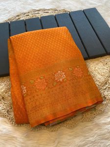 Sari de Seda Crepe Khadi Pura Tradicional Exclusiva Premium India con Borlas de Zari Ricas, Elegante, Étnico, para Bodas, Fiestas y Eventos - Product Image 4