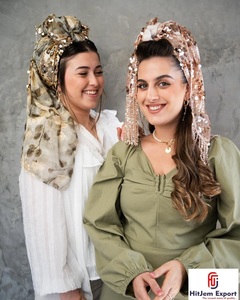 Écharpes carrées en soie de haute qualité, impression numérique personnalisée, tissu léger, accessoires de mode pour femmes, fabricant OEM en gros - Product Image 3