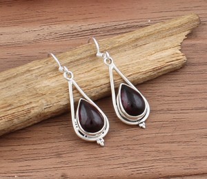 ต่างหูห้อยพลอยโกเมนแดงธรรมชาติ ขายส่ง เงินแท้ 925 ทำด้วยมือ ต่างหูห้อยประดับอัญมณี สำหรับงานแต่งงานและงานปาร์ตี้ - Product Image 2