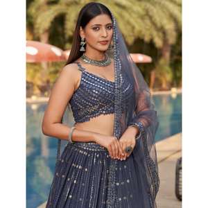 Robe de soirée de créateur Georgette grise captivante Lehenga Choli avec paillettes - Product Image 3