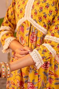 Conjunto de Kurti Anarkali Amarillo con Estampado Floral 100% Algodón para Mujer, con Ribete de Encaje, Transpirable, Vestido Tradicional Indio - Product Image 3