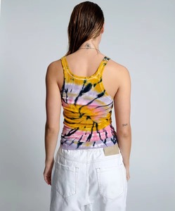 Top de tirantes acanalado tie-dye para mujer, amarillo, rosa, lavanda, con espalda cruzada ajustada y diseño en espiral, estilo casual streetwear - Product Image 3