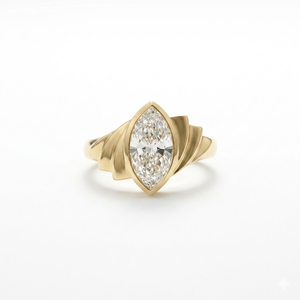 Bague de fiançailles en or 14 carats avec diamant de laboratoire taille marquise, style Mid-Century Modern, bague solitaire audacieuse, bague signet sculpturale à sertissage bypass - Product Image 6