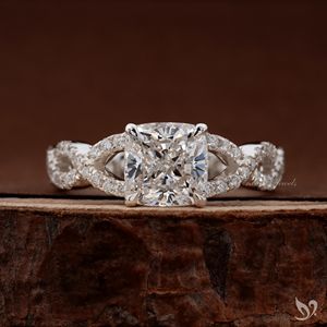 แหวนเพชรทรงคุชชั่น 2 กะรัต แบบฝังเพชรเรียงเป็นแถว วงแหวนบิดเกลียว ดีไซน์แยกส่วน รับรองโดย IGI ทองคำขาว 10K - Product Image 1