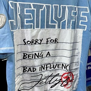 เสื้อยืดโอเวอร์ไซส์ผ้าฝ้ายหนานุ่มสำหรับฤดูร้อน ฮุ่ยลี่ สำหรับผู้ชาย พิมพ์โลโก้ตามสั่ง ทรงบ็อกซี่ ปักลาย ประดับคริสตัล - Product Image 2