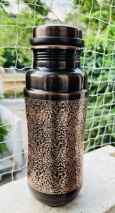 Bouteille ayurvédique en cuivre, faite à la main, traditionnelle, pour une vie saine, yoga, méditation, bureau, maison et voyage - Product Image 5