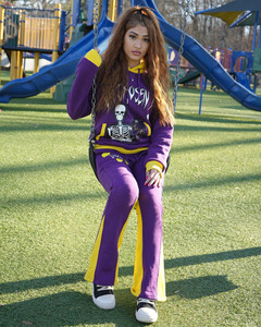 Conjunto Deportivo de Algodón 100% de Alta Calidad con Estampado Urbano y Pantalones Acampanados – Atuendo Urbano de Dos Piezas Personalizado Premium - Product Image 4