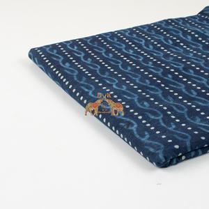 Tissu imprimé en coton indigo 100% naturel et biologique, magnifique tissu bleu pour robes et chemises pour femmes et filles - Product Image 6