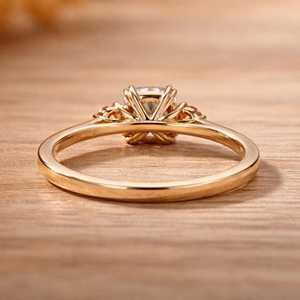 เครื่องประดับอัญมณีชั้นดี ทองคำแท้ 10k 14k 18k  แบบฝังเพชรทรงคุชชั่นและทรงกลมเจียระไนแบบบริลเลียนท์ เพชรเพาะเลี้ยงในห้องปฏิบัติการ สี E VVS แหวนหมั้น - Product Image 4
