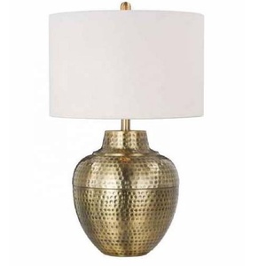 Lampe de table en aluminium de haute qualité, écologique, avec finition polie, design moderne pour la décoration du salon et de la chambre à coucher - Product Image 3