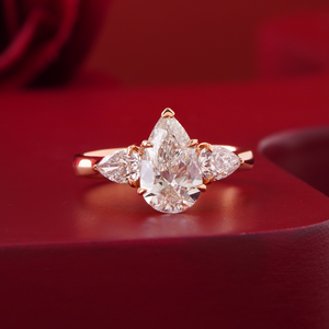 Bague de fiançailles en or jaune 14 carats avec diamant de laboratoire taille poire de 1,55 carat (VS1) - Sertie à griffes, pour mariée - Product Image 1