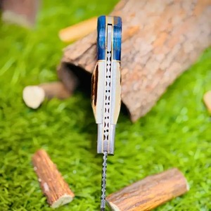 Cuchillo Plegable de Camping Hecho a Mano con Hoja Recta de Acero de Damasco, Mango de Cuerno y Madera, Funda de Cuero - Product Image 4