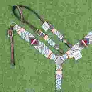 ชุดอุปกรณ์ม้าสีเทา ขาว ครีม ทำจากขนโมแฮร์ ตกแต่งด้วยสายรัดหน้าอกขนาด 32 นิ้ว ทำจากหนังอาร์เจนตินา - Product Image 3