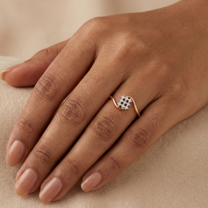 Anillo de Oro Amarillo con Diamante Natural de 0.07 Quilates, Corte Brillante Redondo, Joyería Fina Clásica y Elegante, Gema Brillante - Product Image 1