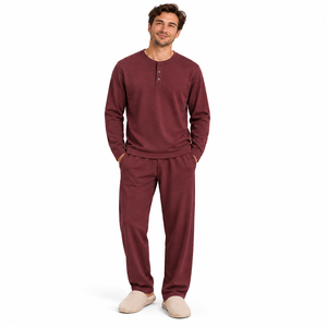 Ensemble de pyjama décontracté d'hiver pour homme en coton/élasthanne tricoté, chemise Henley à manches longues, coupe classique, imprimé uni, pour la détente - Product Image 1