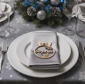 Anneau de serviette de Noël personnalisé en bois, découpé au laser, avec nom décoratif pour la table des fêtes - Product Image 2