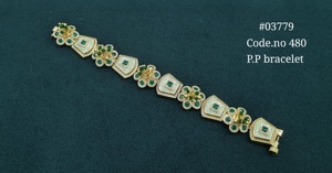 Bracelet Kundan Sovereign plaqué or, pierres Kundan, laiton, bijoux ethniques Kundan pour mariage et fêtes. - Product Image 4