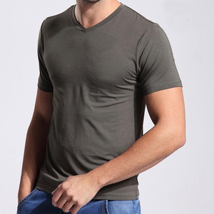 T-shirt décontracté en modal à manches courtes et col en V en fibre de bambou et coton de couleur unie pour hommes – Vente en gros - Product Image 1