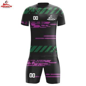 Meilleur uniforme de football pour hommes, haute qualité, personnalisé, manches courtes, respirant, séchage rapide, été, 100% polyester, antibactérien, équipe personnalisée - Product Image 1