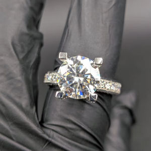 Anillo Grande de Moissanita con Corte Redondo y Halo, Plata 925 Original, Joyería Fina para Aniversario, Regalo Encantador para Novias - Product Image 1