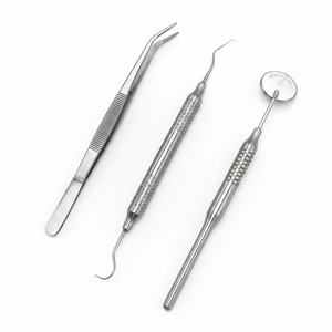 Kit de 3 Instrumentos Quirúrgicos Dentales: Espejo, Explorador y Pinzas con Empuñadura Moleteada Plateada, Manual, Clase I - Product Image 1