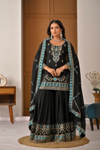 Ensemble Sharara Palazzo élégant en soie Vichitra avec broderies de sequins et dupatta assorti – un ensemble ethnique gracieux pour les occasions festives - Product Image 5