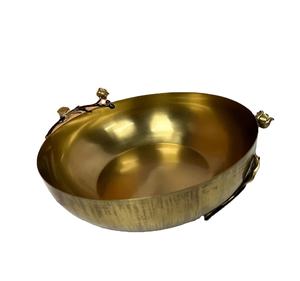 Tazón para servir de latón decorativo de mesa con aspecto elegante para decoración del hogar con vajilla con acabado dorado - Product Image 1