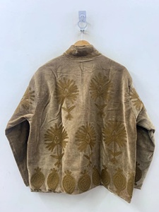 Chaqueta de Terciopelo Suzani en Oferta, Chaqueta Étnica Boho Bordada a Mano, Ropa para Festivales, Chaqueta de Diseñador - Product Image 2