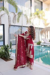 Ensemble de costume 3 pièces en soie de luxe avec broderie de sequins lourds et dupatta en dentelle de créateur - Product Image 2