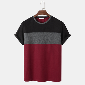 เสื้อยืดแขนสั้นคอกลมผู้ชาย สีดำ เทา แดง ลายบล็อกสี  ทรงปกติ ผ้าถัก ลวดลายเรียบ - Product Image 1