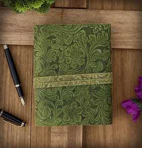 Journal relié en spirale en cuir gaufré floral personnalisé Vedant avec clé, carnet de voyage rustique vintage, cadeau - Product Image 3