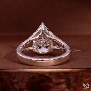 แหวนเพชรทรงหยดน้ำ 3 กะรัต รูปทรงลูกแพร์ ฝังเพชรแบบสปลิตเพฟ ตัวเรือนทองคำขาว 10K รับรองโดย IGI แหวนแต่งงาน/หมั้น - Product Image 3