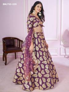 Lehenga-Choli violet en georgette à broderies de feuilles en sequins et zari, coupe trapèze, pour occasions spéciales, fabriqué à Surat - Product Image 2
