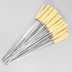 Brochetas para barbacoa de acero inoxidable para asar, con punta larga y afilada para fácil inserción de alimentos y cocción. - Product Image 4