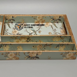 ชุดถาดเสิร์ฟลายเรขาคณิตสีเขียว 3 ชิ้น ทำจาก MDF และกระดาษ ถาดซ้อนกันได้ สำหรับตกแต่งบ้านและเสิร์ฟอาหารอย่างมีสไตล์ - Product Image 3