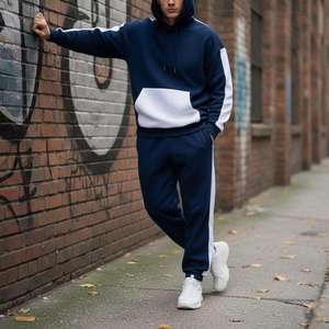 Le survêtement pour homme offre une sensation décontractée et un look élégant, adapté aux activités quotidiennes et à l'utilisation en extérieur. - Product Image 3