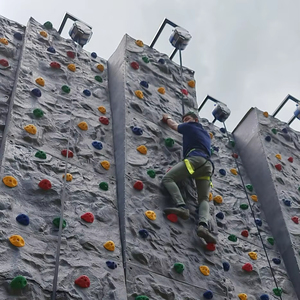 Mur d'escalade en fibre de verre 4x4 unique pour l'intérieur et l'extérieur, parc d'aventure modulaire, aire de jeux éducative pour enfants et adultes, garderie, maison de jeux sportive - Product Image 1
