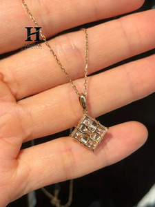 Pendentif en grappe de diamants taille princesse à sertissage invisible, collier carré en or jaune 14K pour femme, bijoux en diamants de laboratoire - Product Image 2
