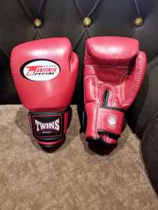 Guantes de Boxeo Twins Muay Thai Sanda Hechos a Mano con Cuero Genuino de Vaca, para Entrenamiento Profesional, Sparring, Transpirables, con Muñequera Ajustable - Product Image 3